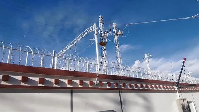 在海拔3700米高原裝電子圍欄是什么體驗？ 打卡西藏第一條電氣化鐵路